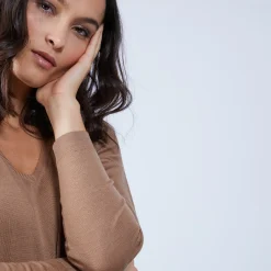 Maison Montagut Pull Col V Avec Fentes En Laine Merinos - Bernice><noscript><img width=