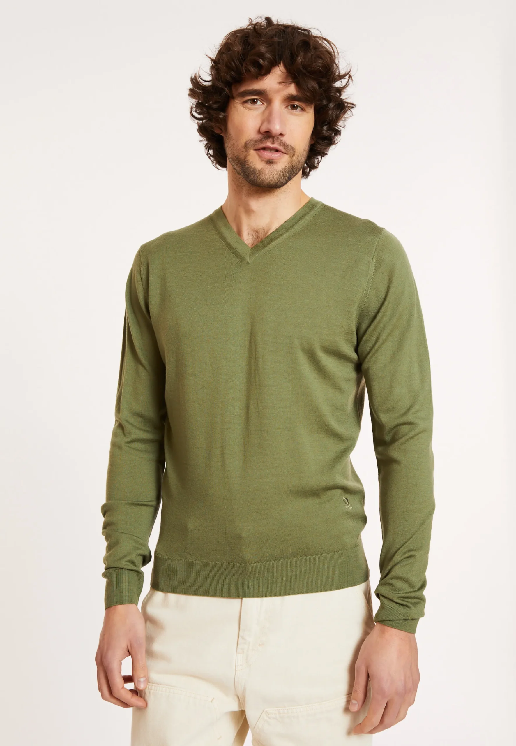 Maison Montagut Pull Col V Avec Logo En Laine Merinos - Elmo>Homme Pulls