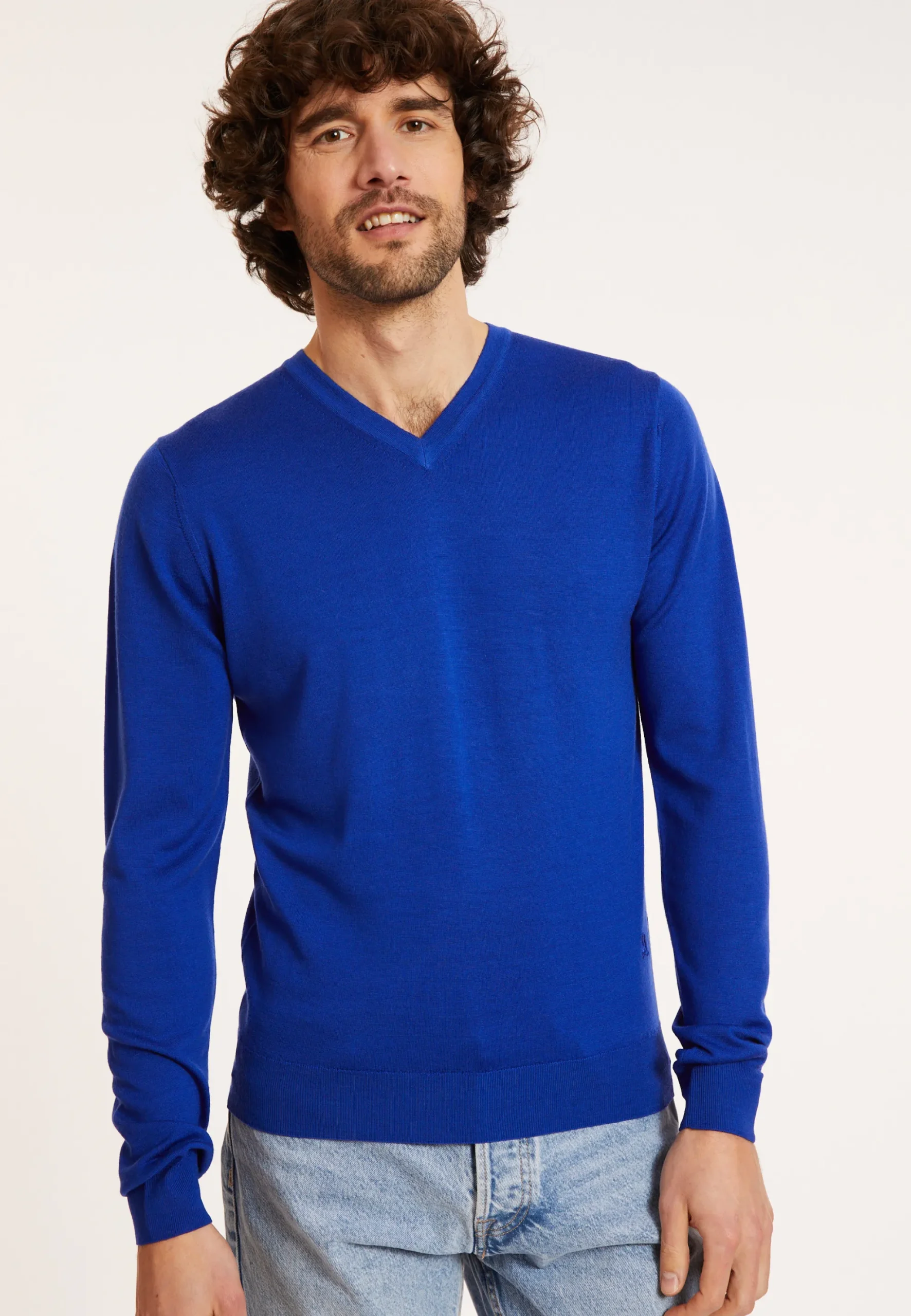 Maison Montagut Pull Col V Avec Logo En Laine Merinos - Elmo>Homme Pulls