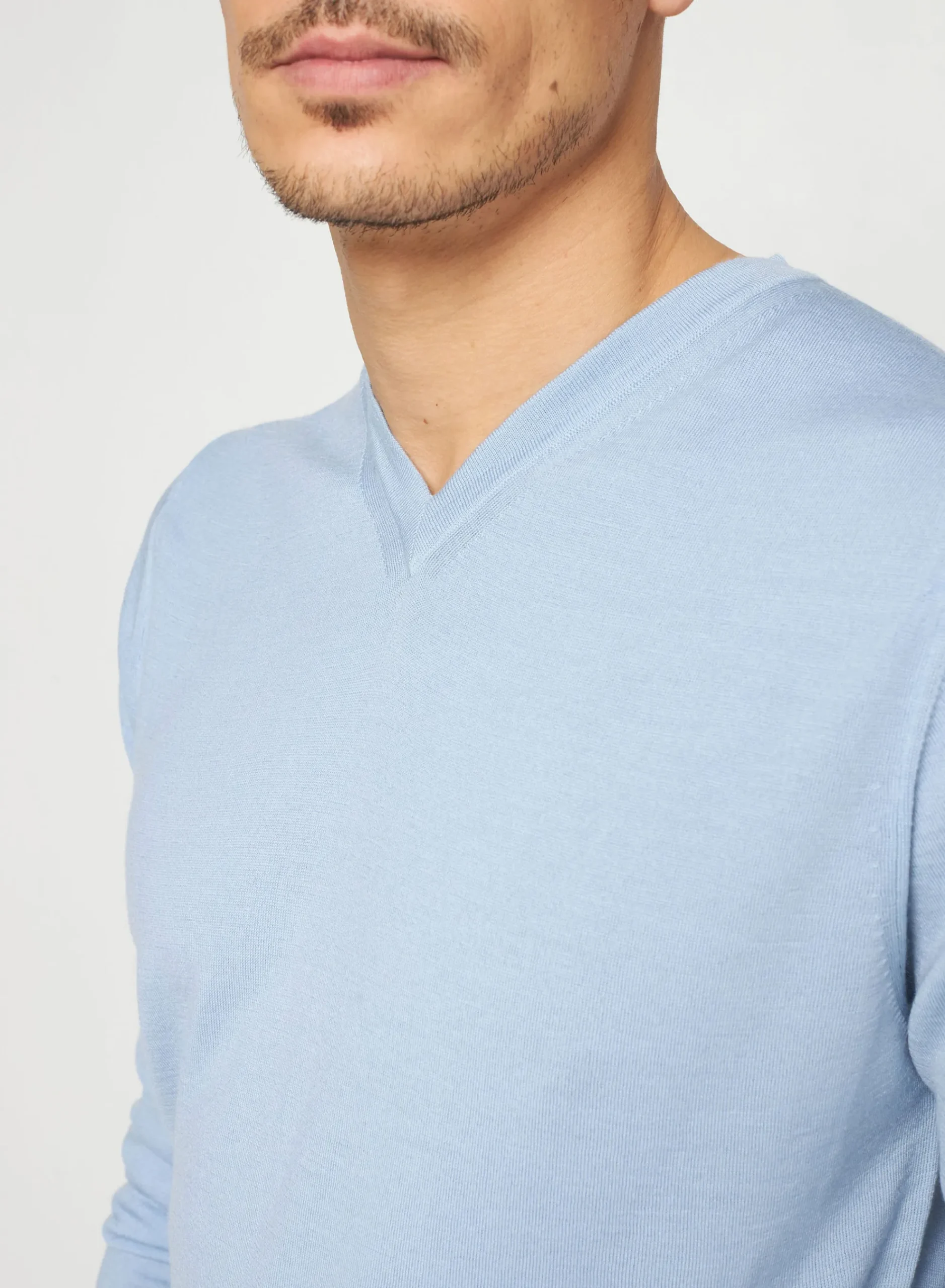 Maison Montagut Pull Col V Avec Logo En Laine Merinos - Elmo>Homme Pulls