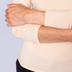 Maison Montagut Pull Col V En Cachemire Intemporel - Eniva><noscript><img width=