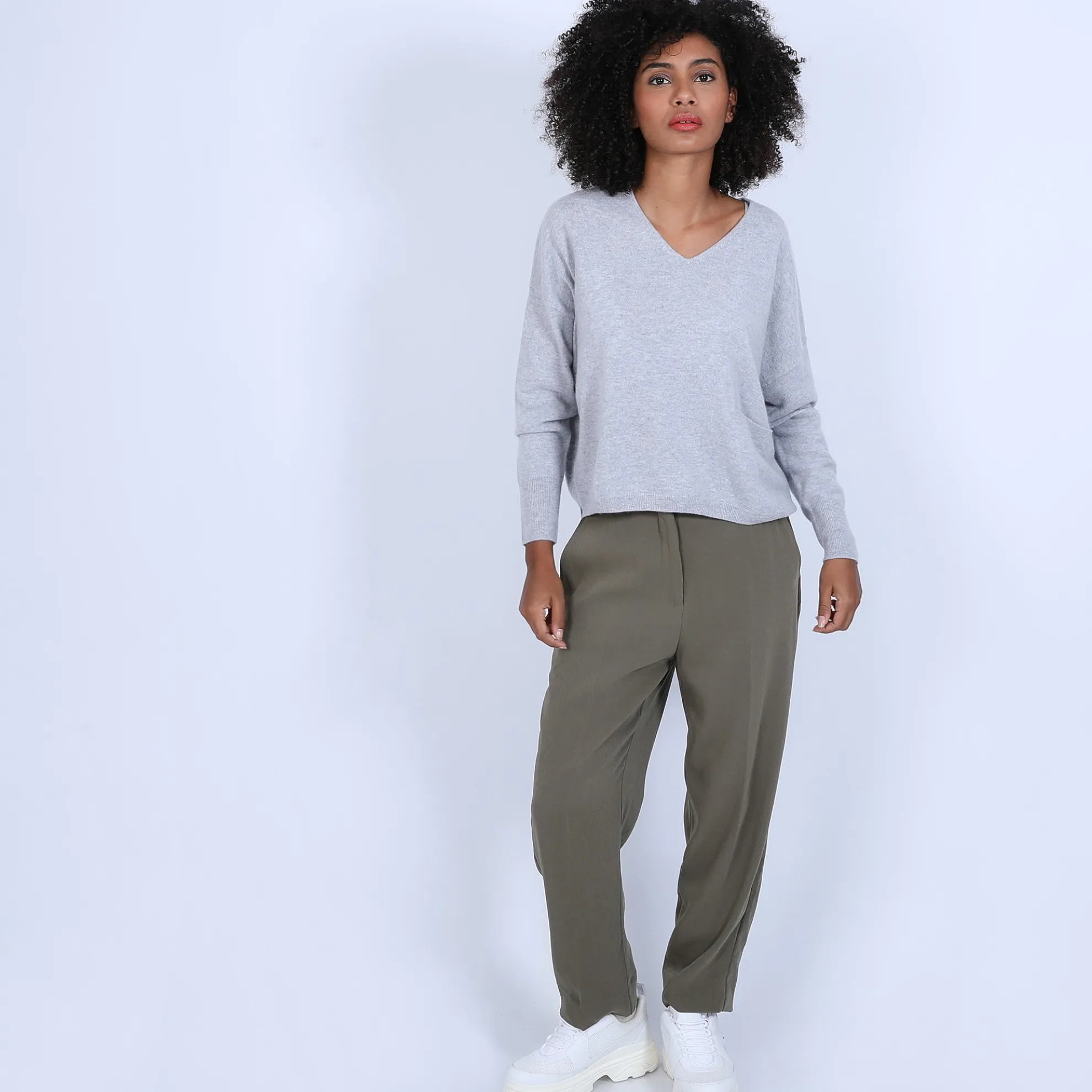 Maison Montagut Pull Court Col V En Cachemire Avec Poches - Balba>Femme Pulls