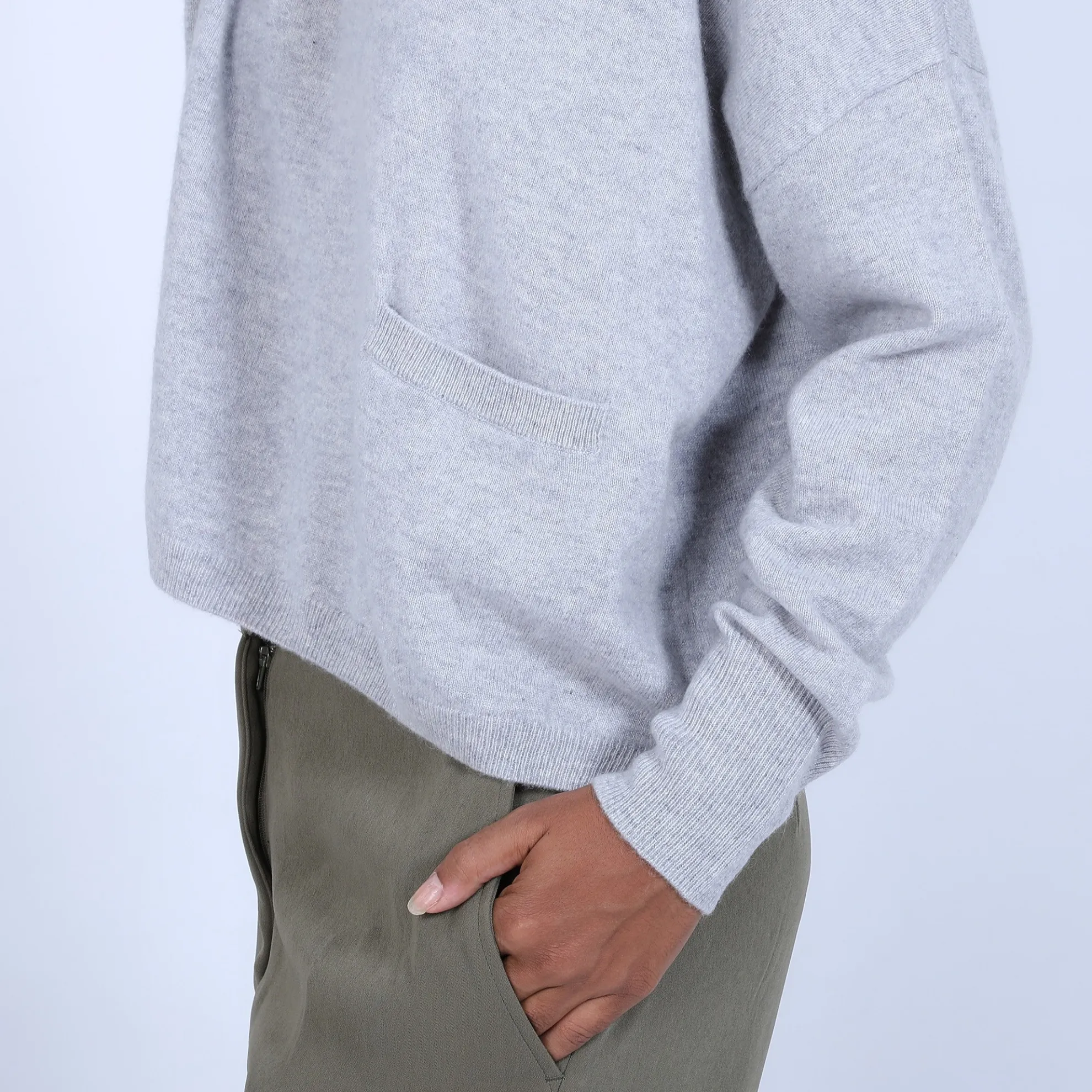 Maison Montagut Pull Court Col V En Cachemire Avec Poches - Balba>Femme Pulls