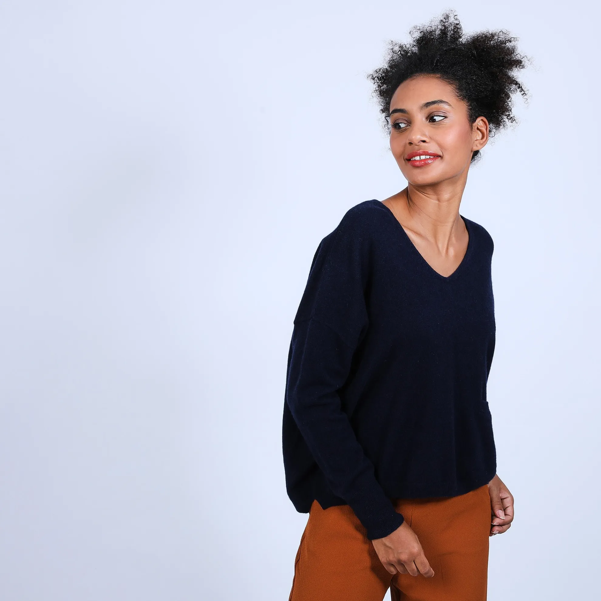 Maison Montagut Pull Court Col V En Cachemire Avec Poches - Balba>Femme Pulls